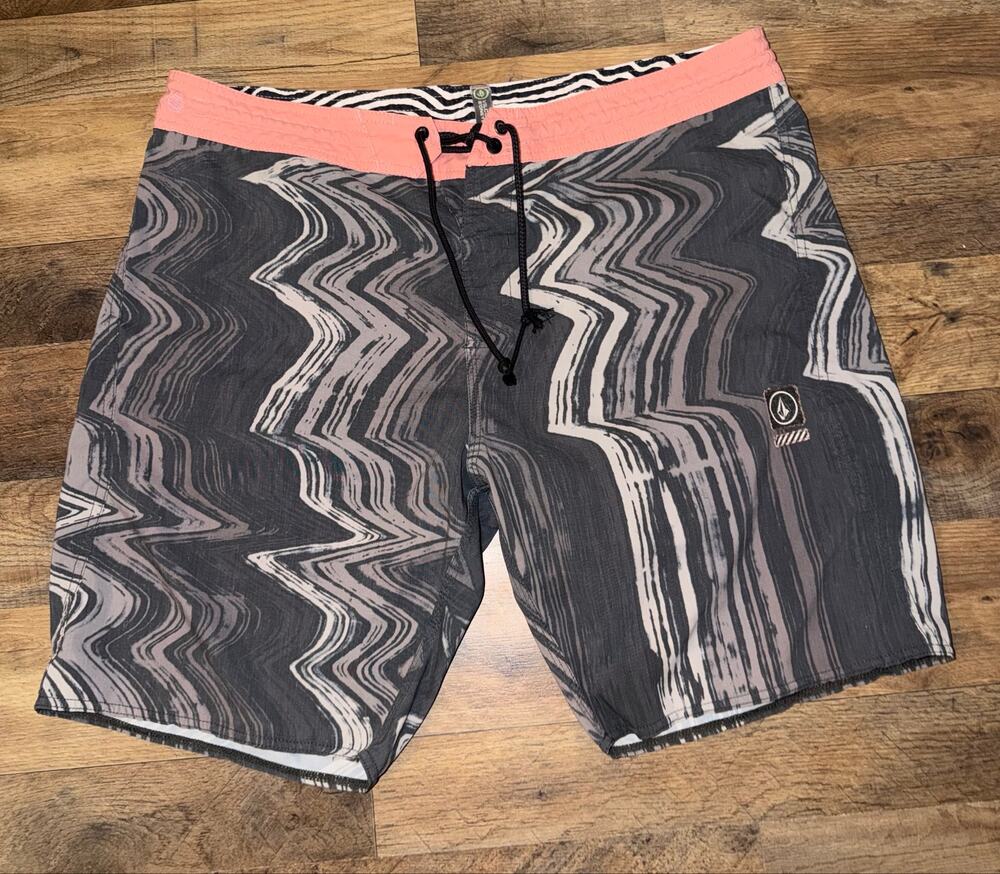 Volcom men’s board shorts